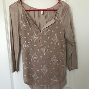 TINY SWEATER, SIZE XS.